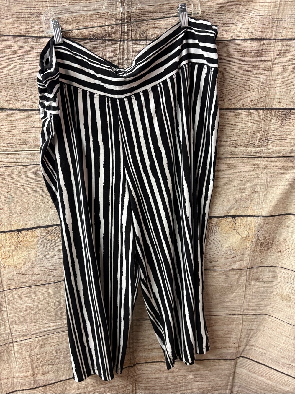 😍Woman Within Black & White Vertical Stripe Wide Leg Pants